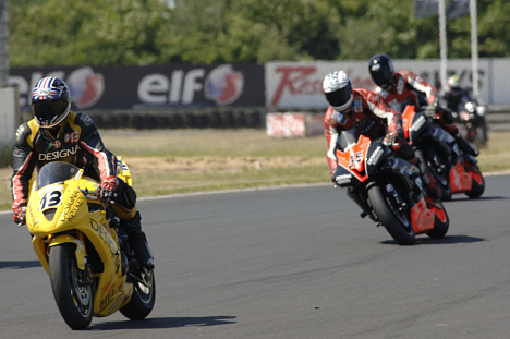 René Prang (13) forventer at kunne komme længere frem i feltet på sin Triumph ved weekendens Road Racing Festival på FDM Jyllandsringen.